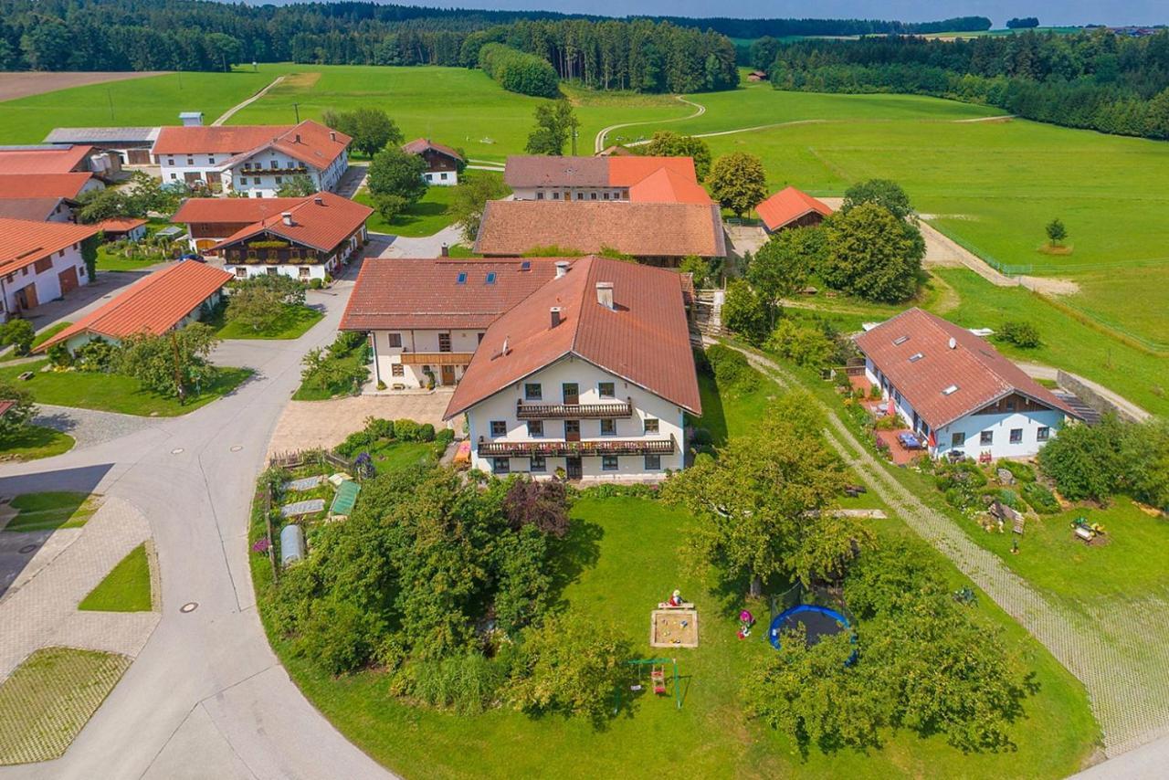 Ferienwohnung Gilg-Kräuterhof Schnaitsee Exterior foto
